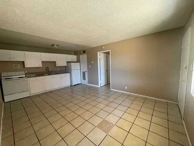 Building Photo - 50% OFF Your First Month's Rent with Approved Credit
