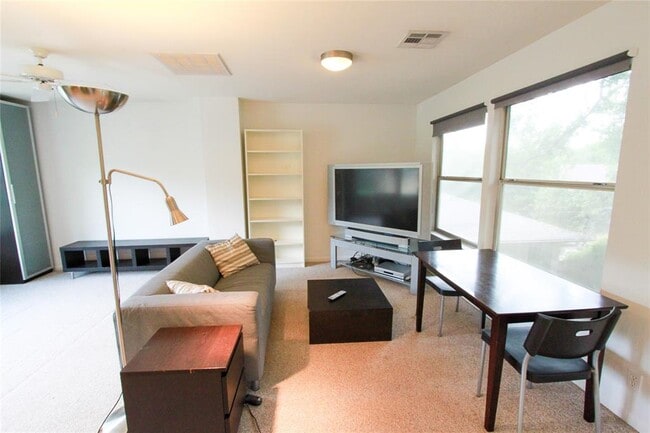 Building Photo - 7910 Ceberry Dr