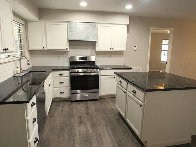 Building Photo - 3311 Golden Willow Dr