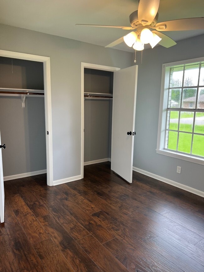 Building Photo - 207 Dogwood Dr