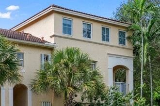 Building Photo - 160 Jacaranda Country Club Dr