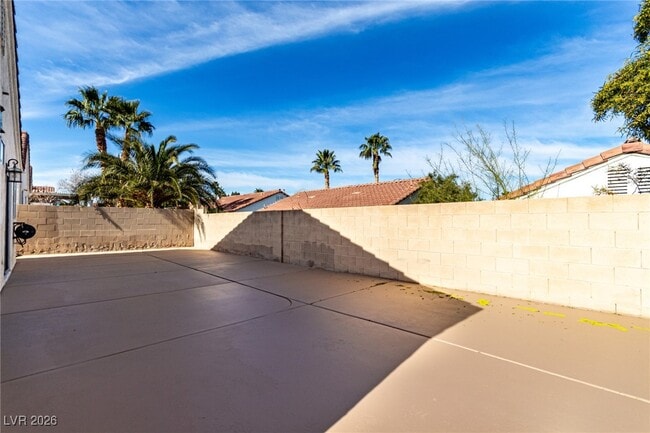 Building Photo - 1828 Vista Pointe Ave