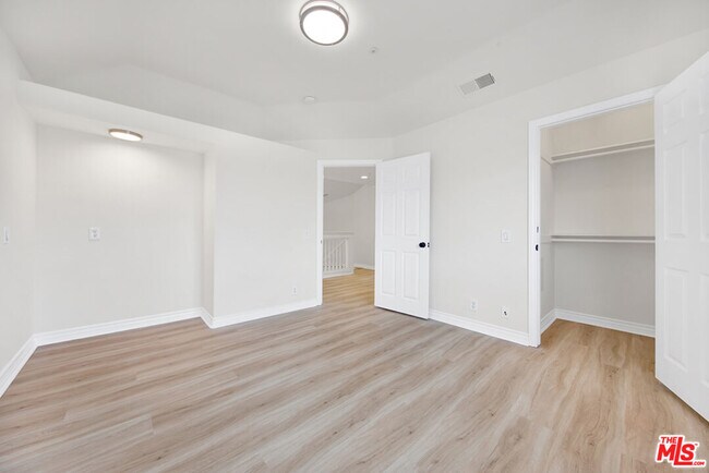 Building Photo - 5532 Angelus Ave