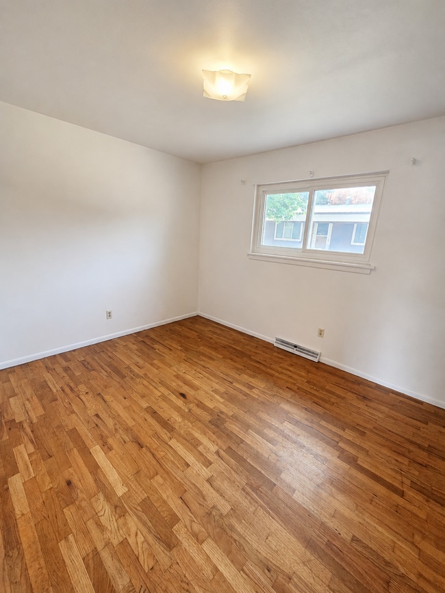 Building Photo - 932 Avenue B