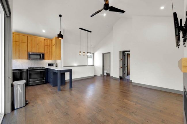 Building Photo - 1909 Elkhorn Dr