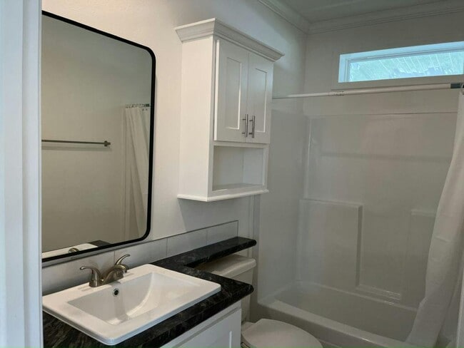 Building Photo - 568 Plaza Del Sol