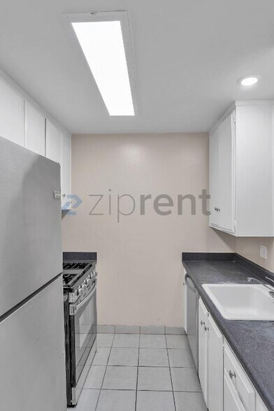 Building Photo - Unit 5