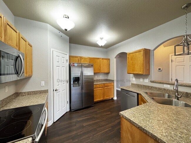 Building Photo - Stunning 4 Bedroom House in Security-Widefield