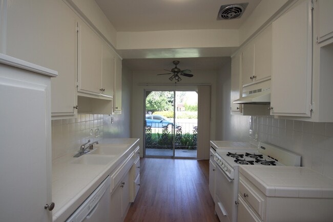 Building Photo - Casa Encanto