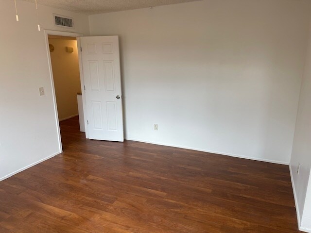 Building Photo - 8001 N El Tovar Pl