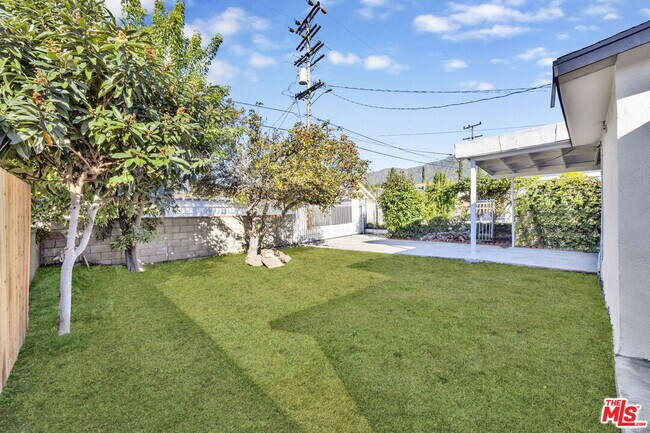 Building Photo - 1213 Thompson Ave