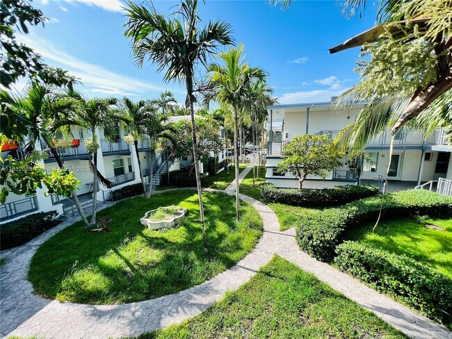 Building Photo - 946 Bay Dr