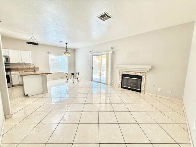 Building Photo - Amazing Peccole Ranch Home 4 beds & Pool