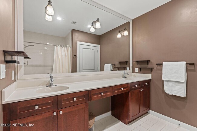 Building Photo - 945 Registry Blvd