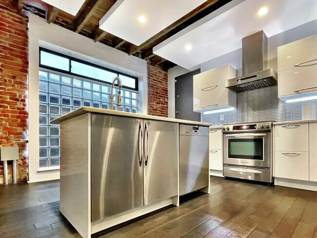 Building Photo - 5827 Alder St