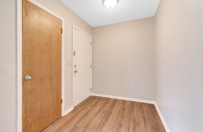 Building Photo - 1104 N Main St