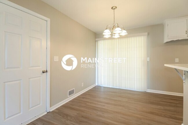 Building Photo - 3 Bedroom Pet-Friendly Home in Kansas City, MO with Main Street Renewal