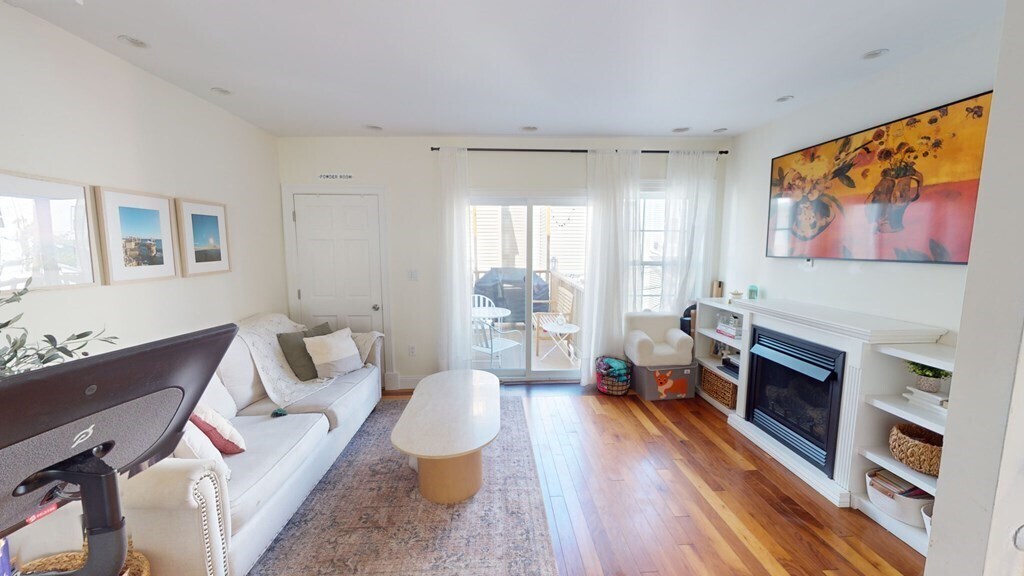 Building Photo - 272 Bowen St