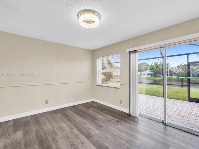 Building Photo - 2957 Oak Park Cir