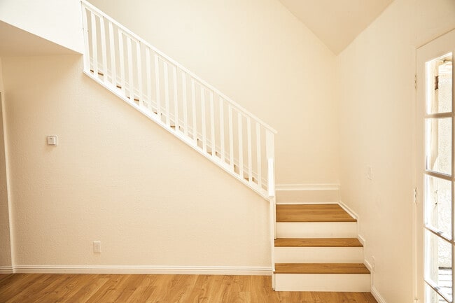 Building Photo - 364 Orizaba Ave