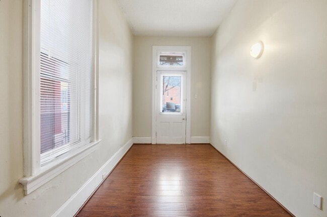 Building Photo - 122 E University Ave