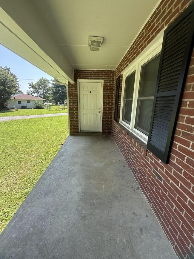 Building Photo - 1618 Trinity Cir