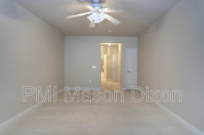 Building Photo - 5801 Clipper Ln