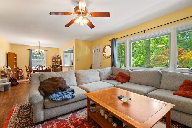 Building Photo - Charming Bungalow in Sunset Hills Neighborhood