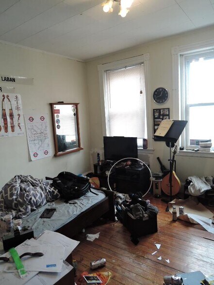 Building Photo - 35 Waverly St