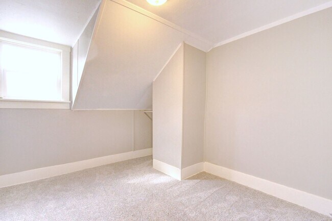 Building Photo - 502 NE 72nd St