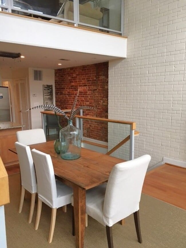 Building Photo - Logan Circle Light Filled One Bedroom with Den Loft with Balcony and Parking!