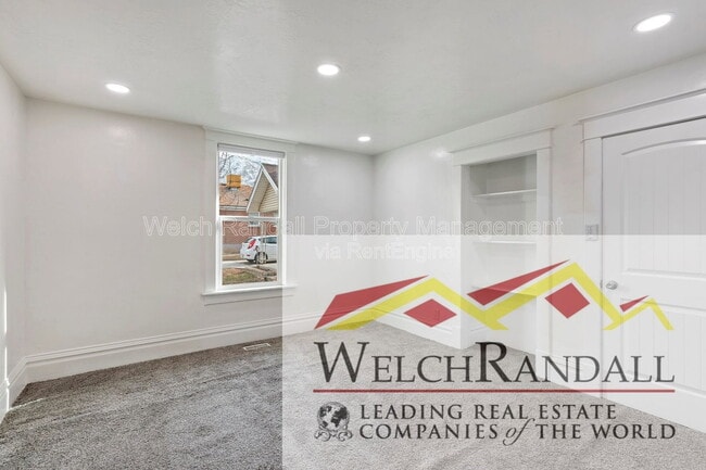 Building Photo - 825 27th St