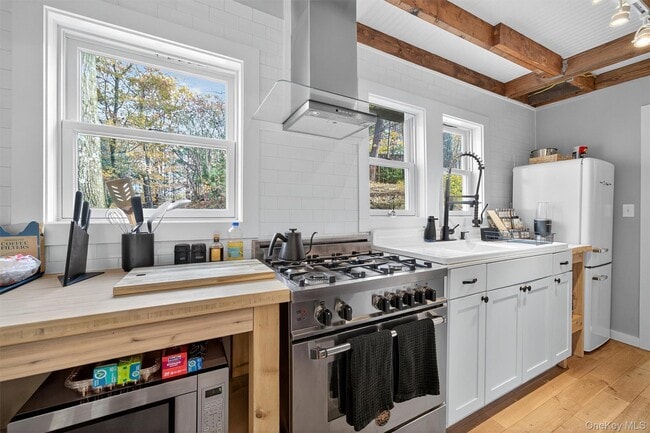 Building Photo - 7 4th Rd