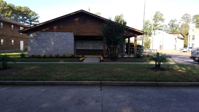 Building Photo - 1305 School St