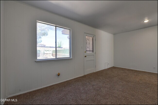 Building Photo - 10605 Kinross Ave