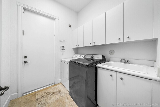Building Photo - 6412 San Michel Way
