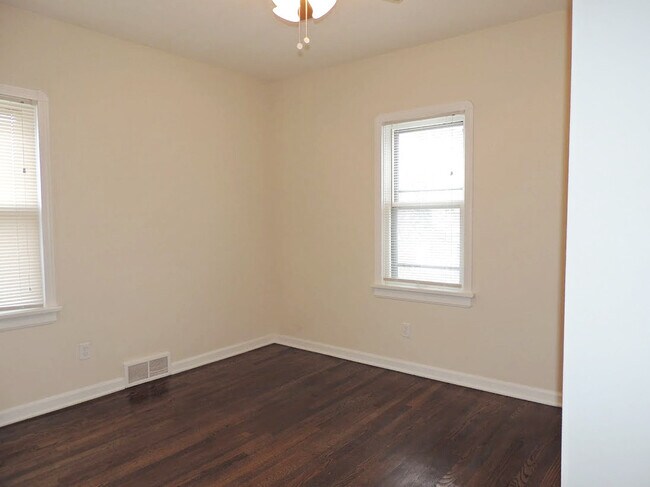 Building Photo - 16320 Scottsdale Blvd
