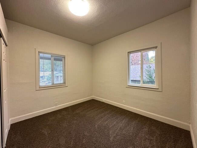 Building Photo - Adorable Three Bedroom on a Large Lot