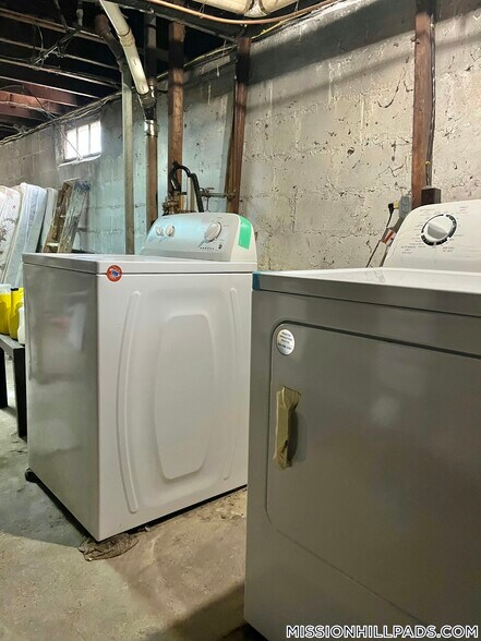 Building Photo - 2 Mission St