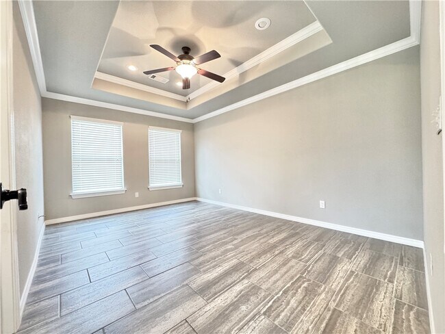 Building Photo - 4687 W Croft Dr