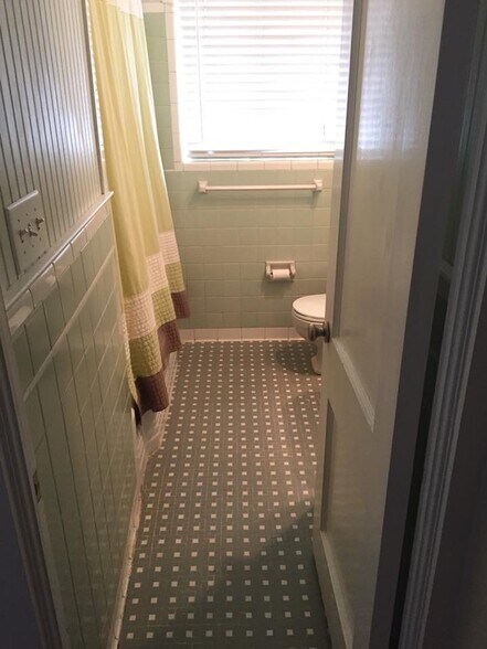 Building Photo - 2231 Selwyn Ave