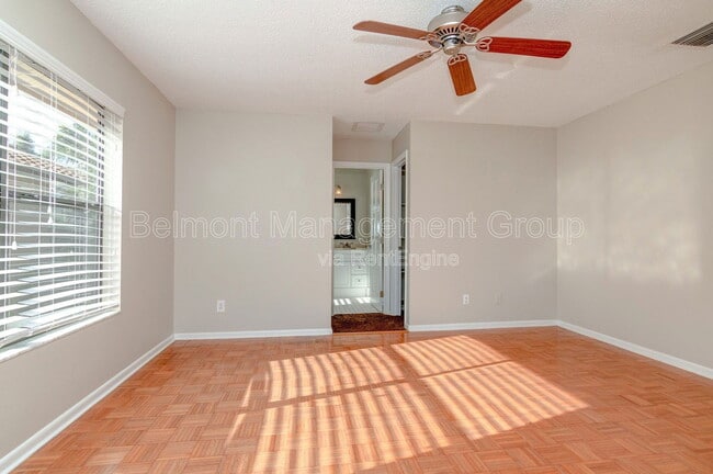 Building Photo - 1049 Aragon Ave