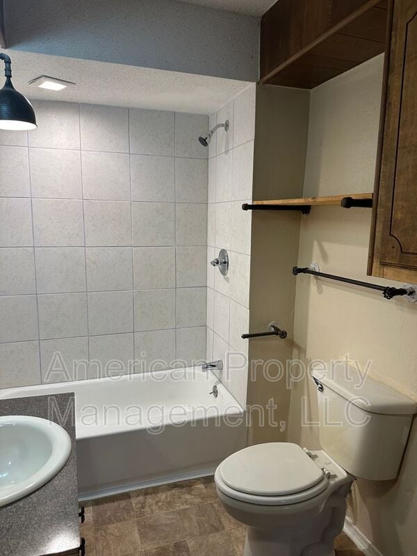 Building Photo - 1928 N Columbia Pl