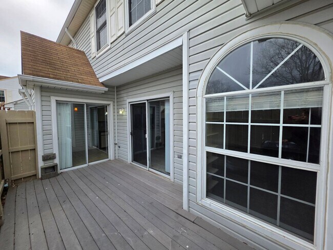 Building Photo - PEMBROKE CROSSING CONDOS