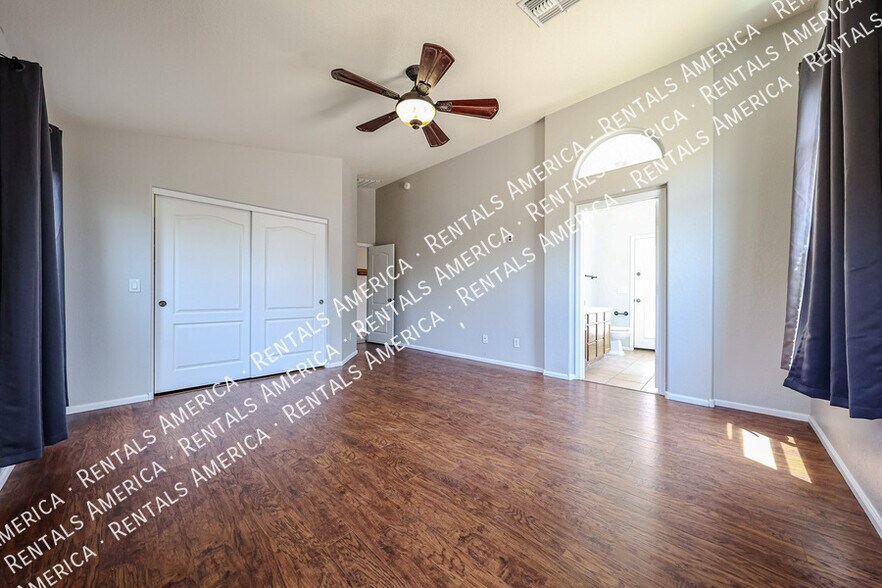 Building Photo - 51 W Hereford Dr