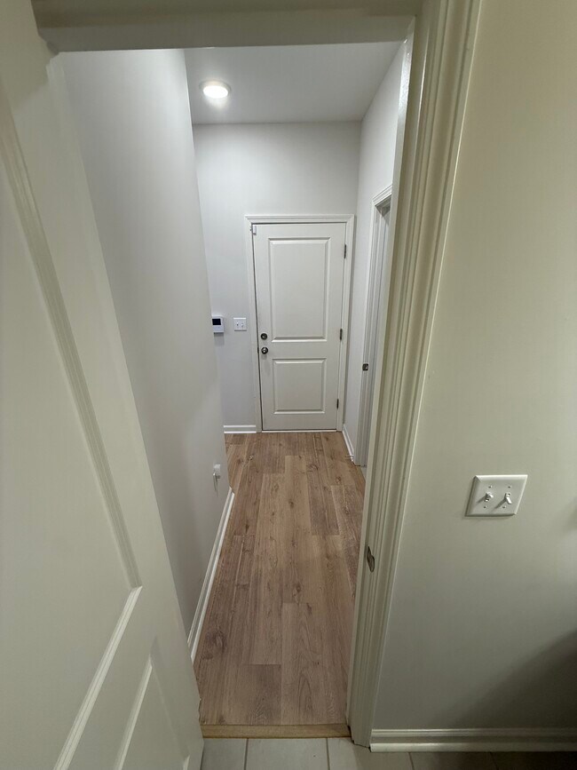 Building Photo - 430 Maple St