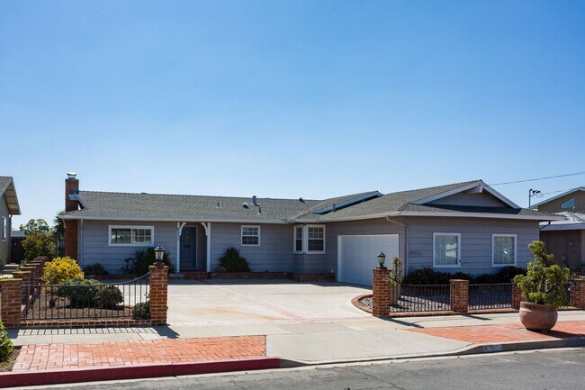 Building Photo - La Mesa Charmer with Mount Helix Views!