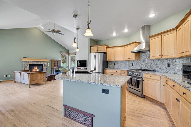 Building Photo - 33628 Berg Ln
