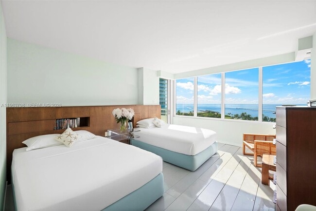 Building Photo - 400 South Pointe Dr