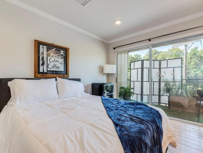 Building Photo - 500 E Riverside Dr